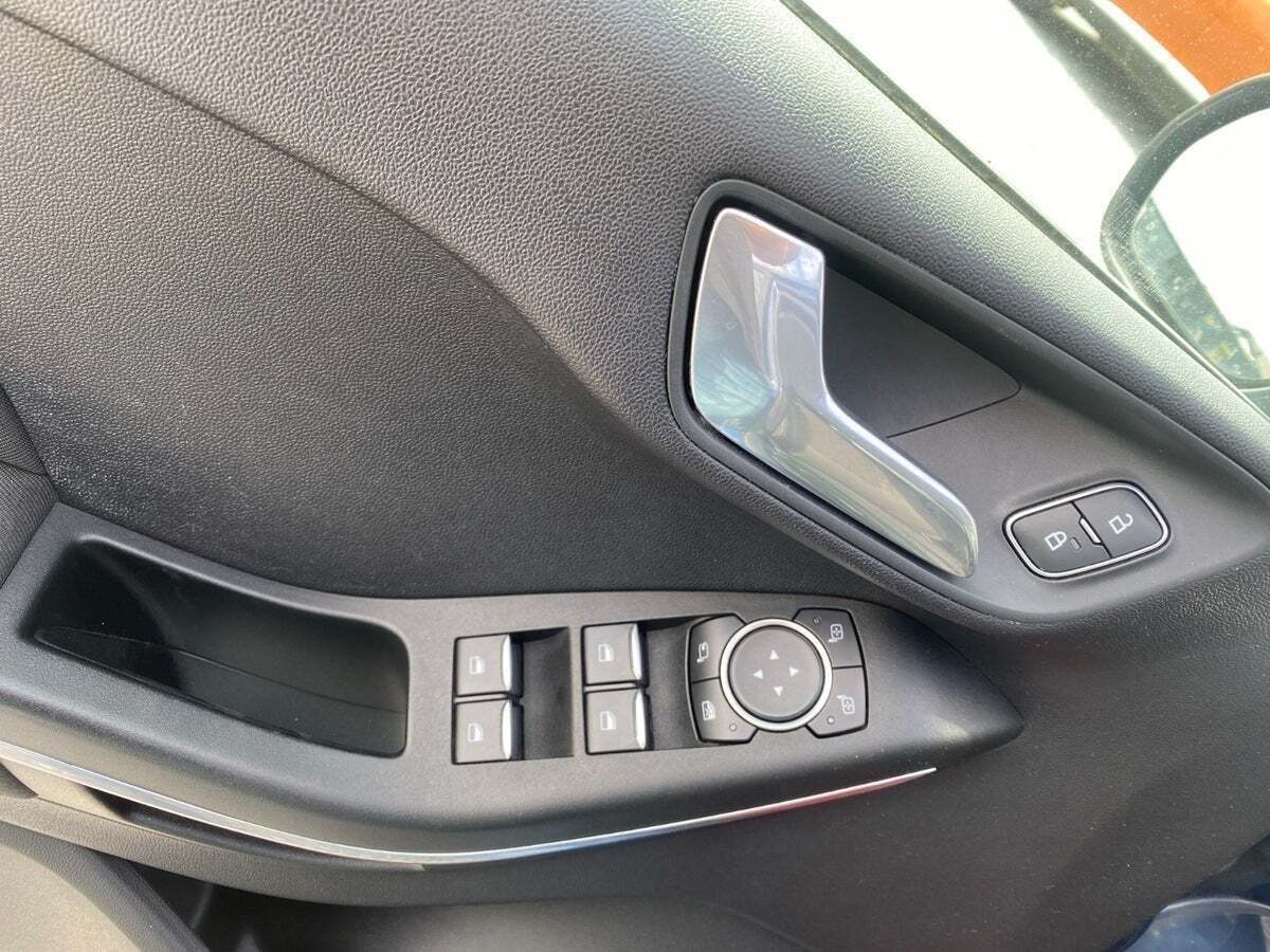 Blå Ford Fiesta fra 2019