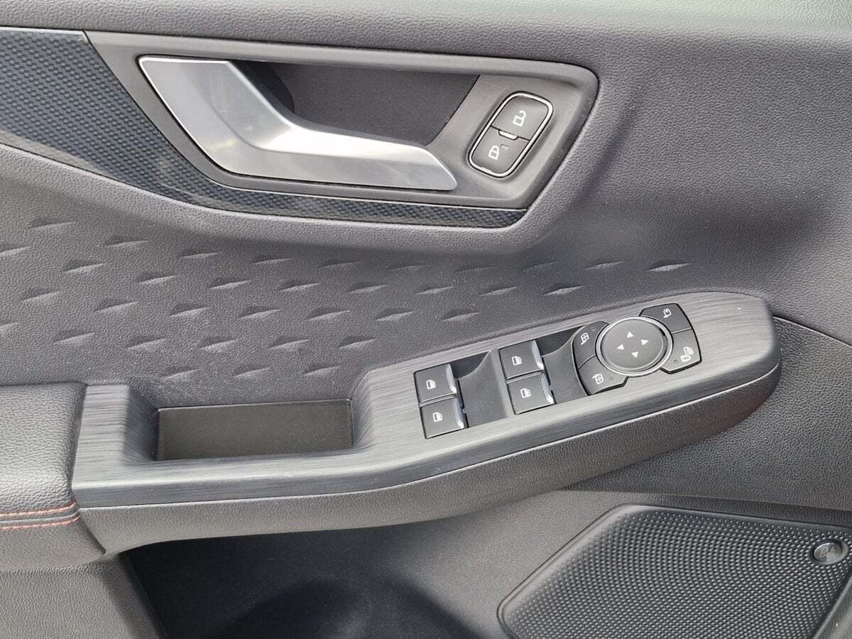 Grå Ford Kuga fra 2020