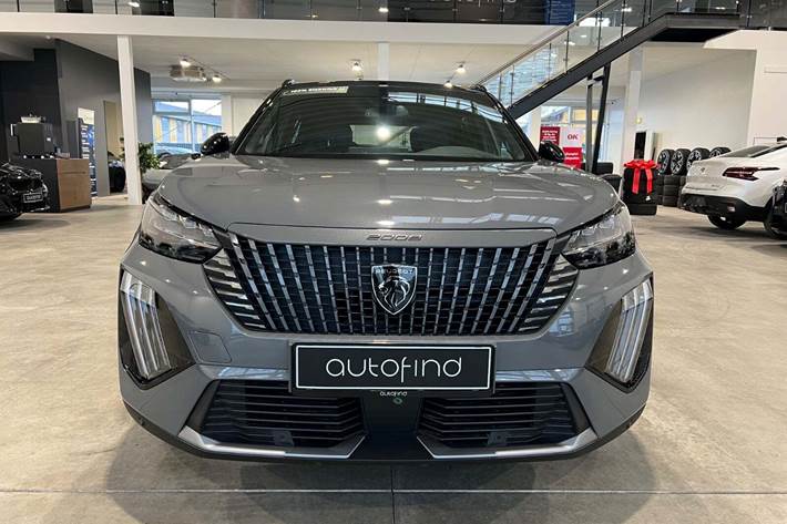 Grå Peugeot e-2008 fra 2025