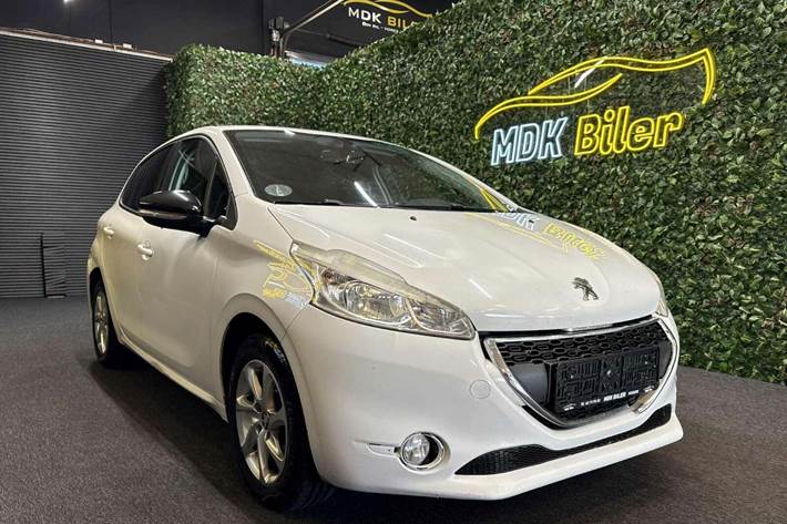 undefined Peugeot 208 fra 2012 set udefra