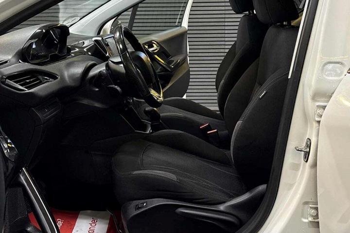 undefined Peugeot 208 fra 2012