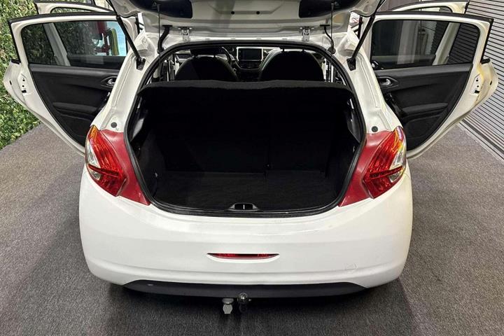 undefined Peugeot 208 fra 2012