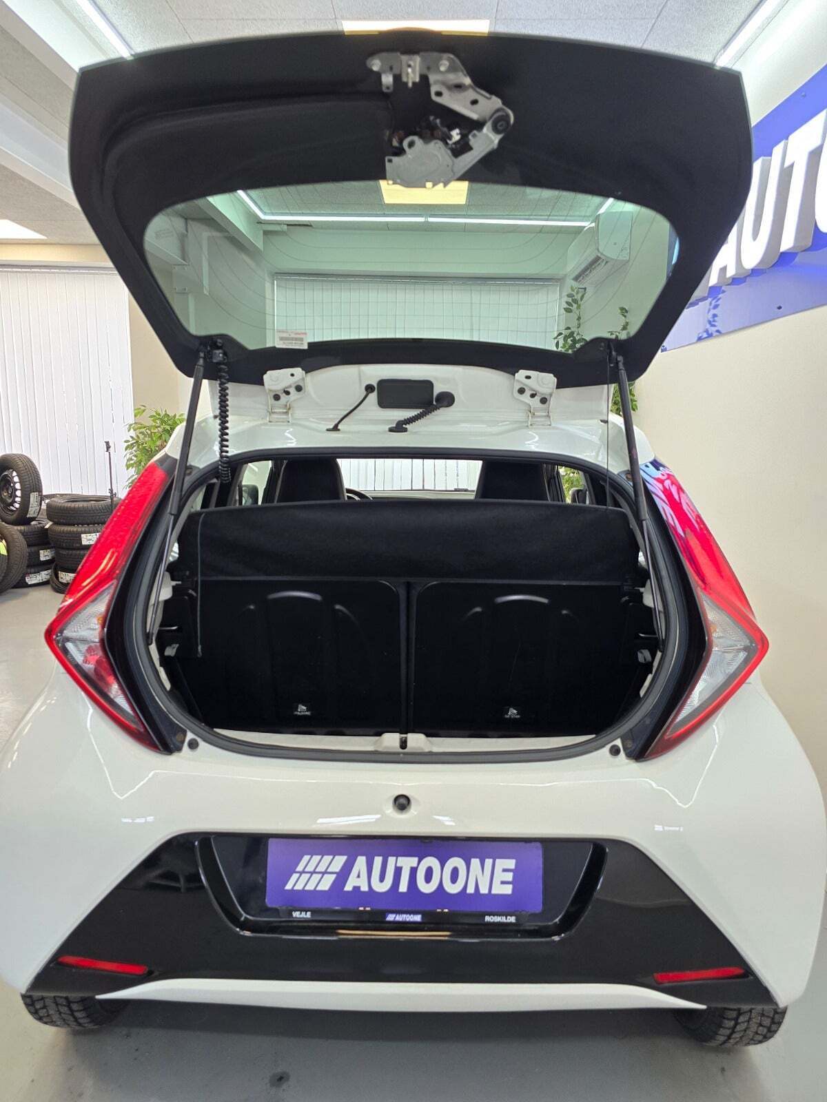 Hvid Toyota Aygo fra 2018