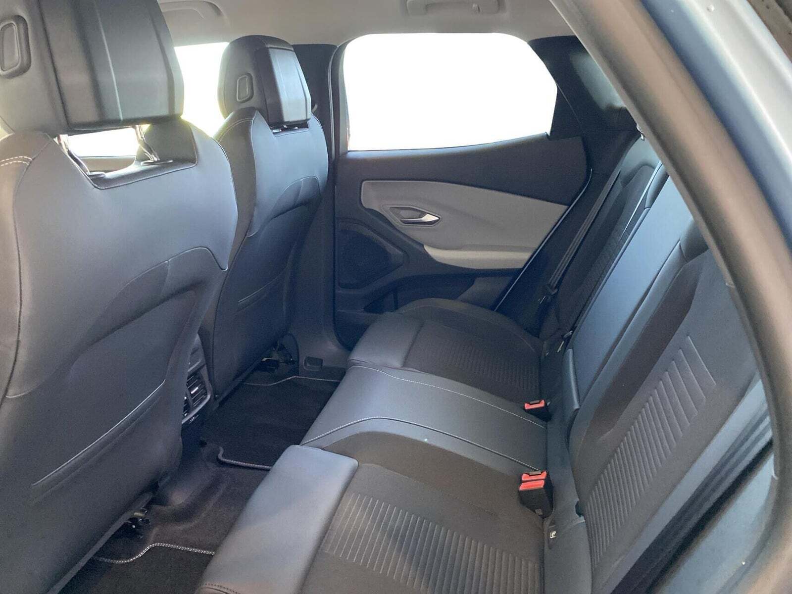 Ford Explorer 82 Premium Extended Range