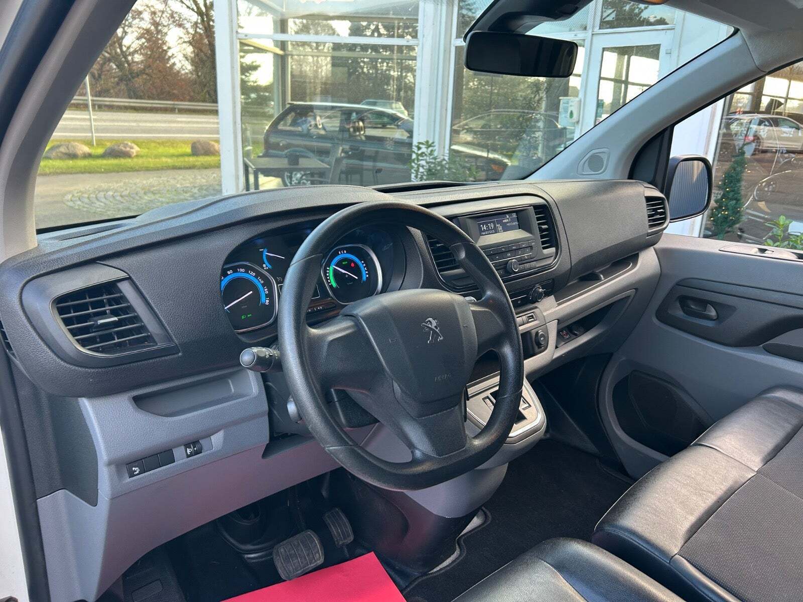 Hvid Peugeot e-Expert fra 2021