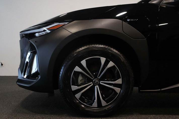 Sort Toyota BZ4X fra 2025