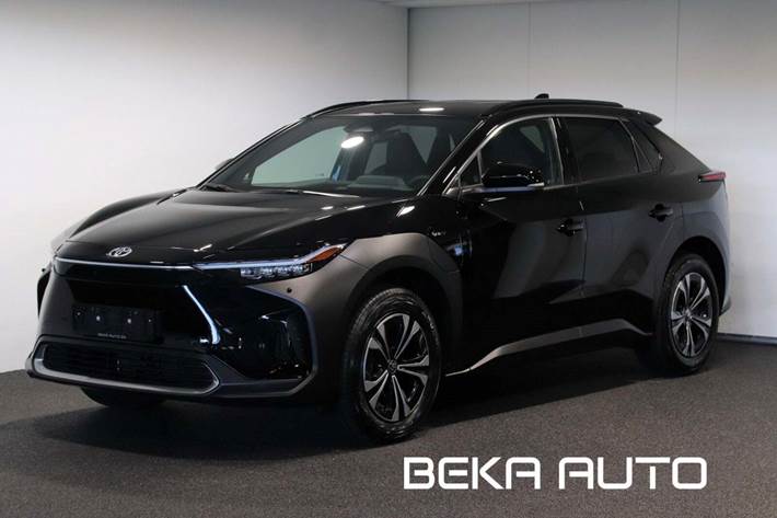 Sort Toyota BZ4X fra 2025 set udefra