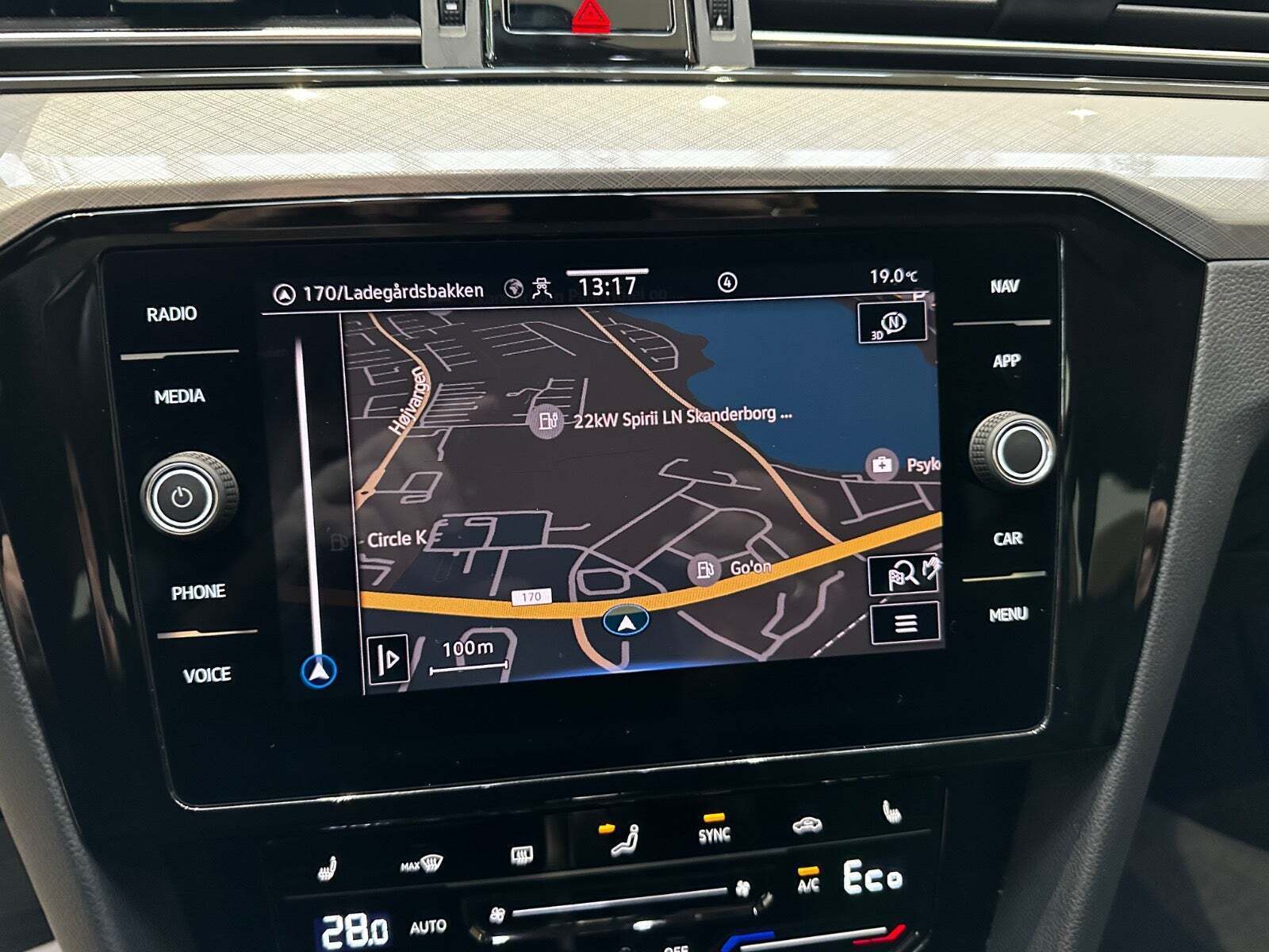 Sort VW Passat fra 2022