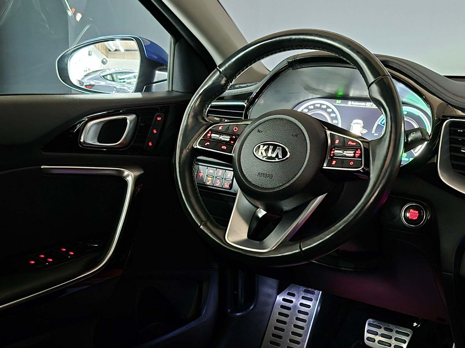 Blå Kia Ceed fra 2021