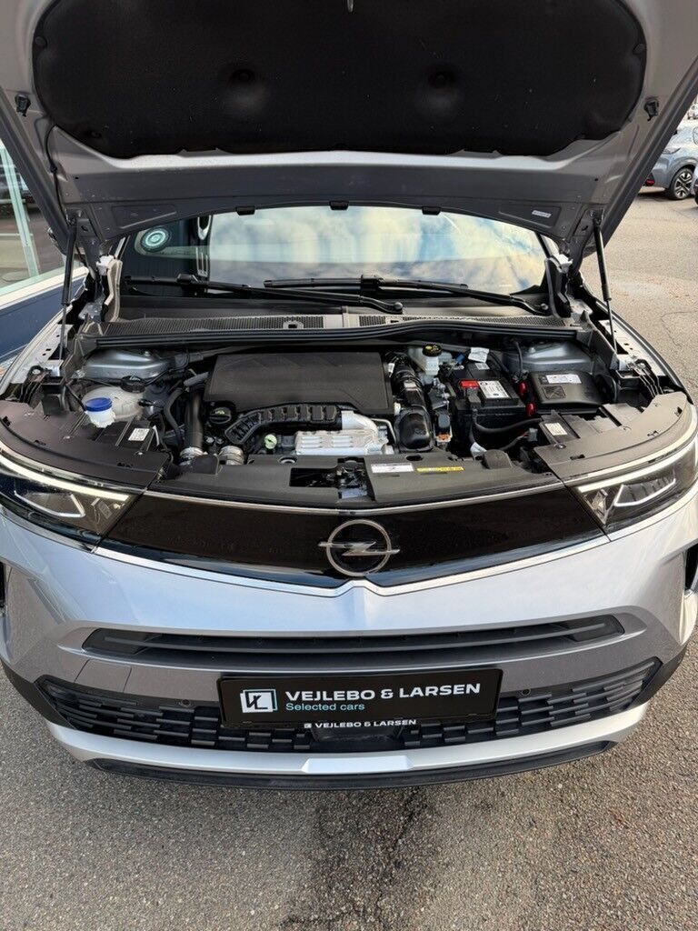 Grå Opel Mokka fra 2023