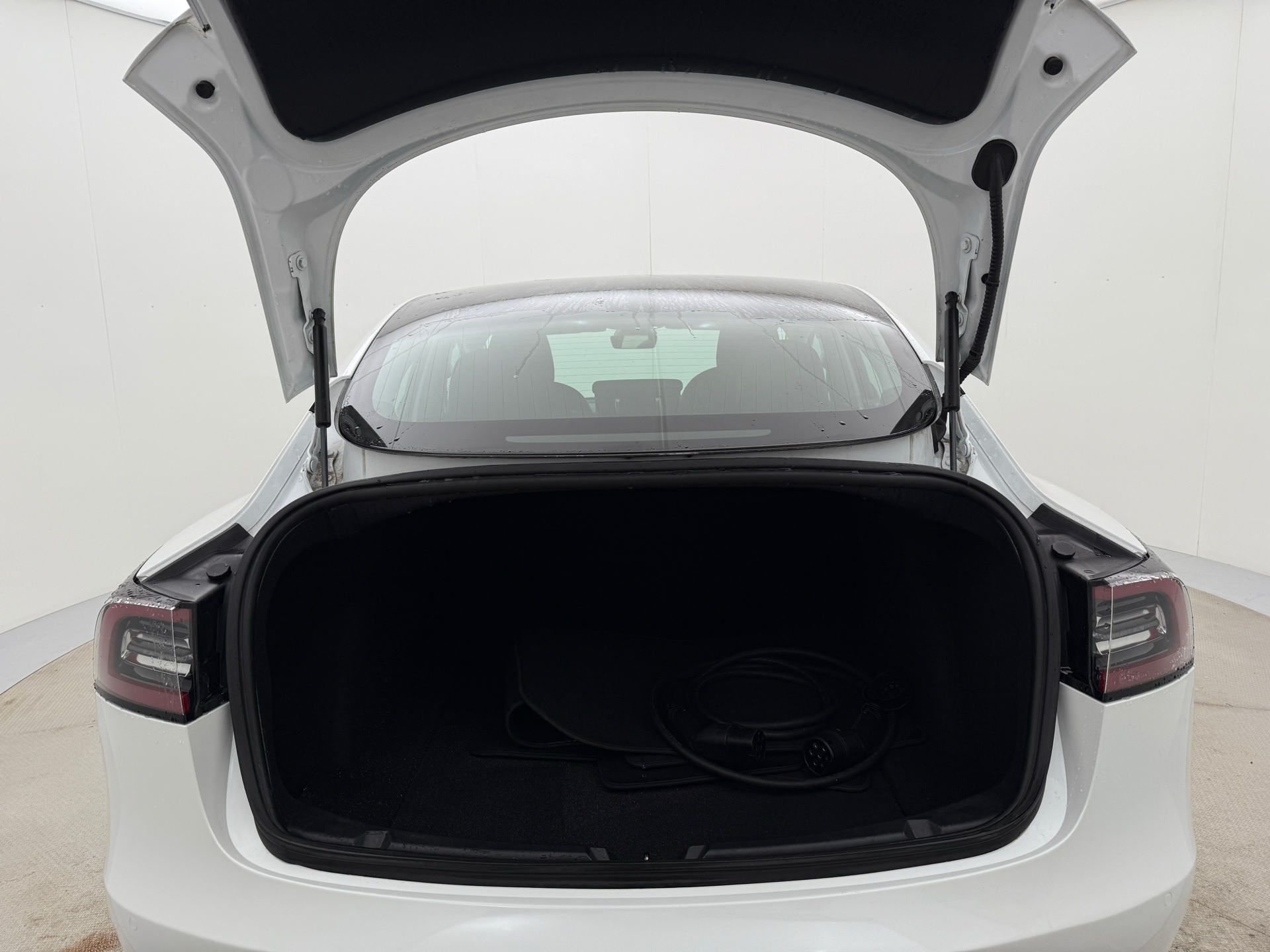 Hvid Tesla Model 3 fra 2020