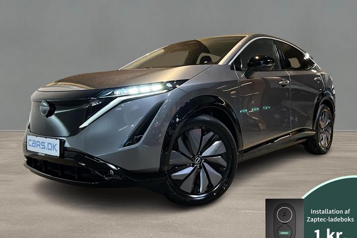 Grå Nissan Ariya fra 2025 set udefra