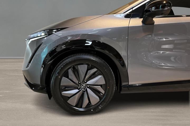 Grå Nissan Ariya fra 2025