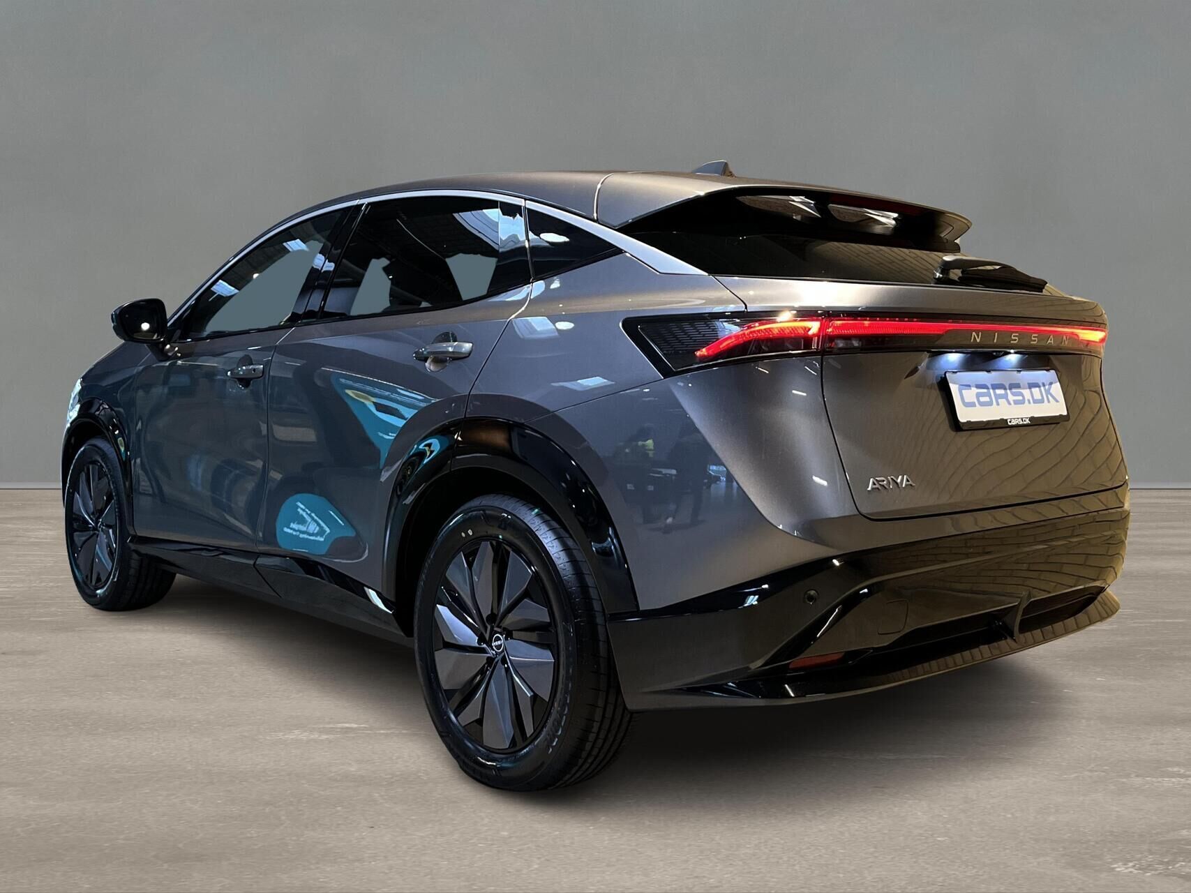 Grå Nissan Ariya fra 2025