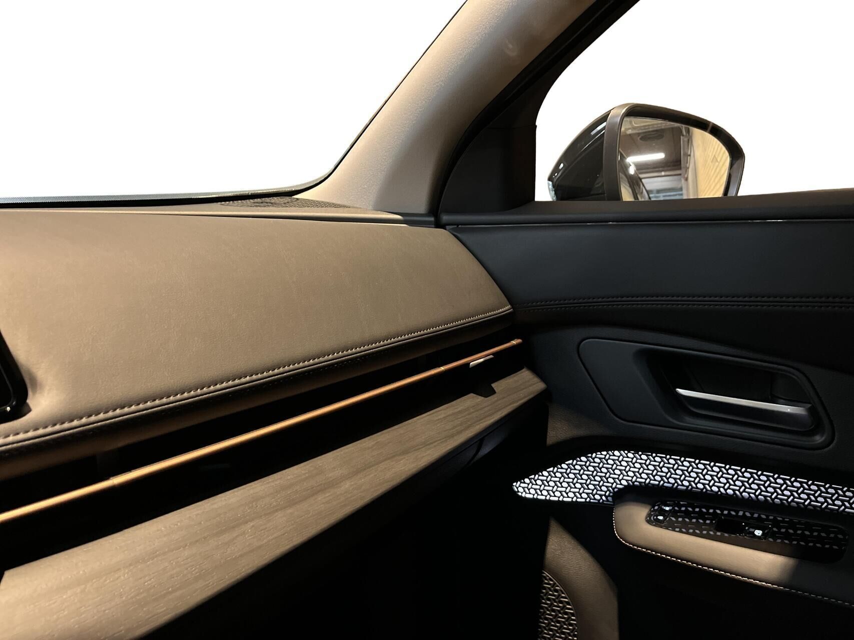 Grå Nissan Ariya fra 2025