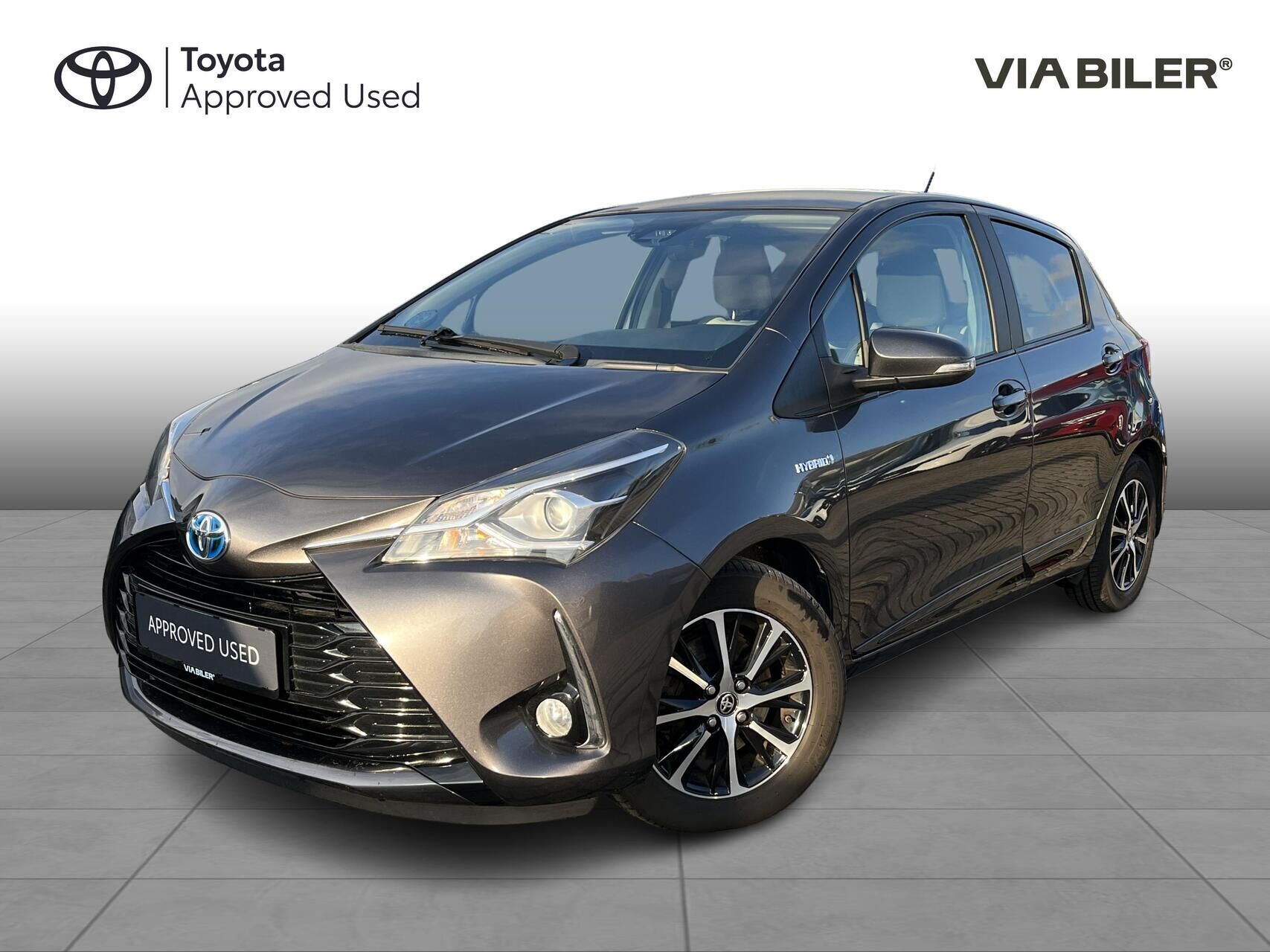 Grå Toyota Yaris fra 2018 set udefra