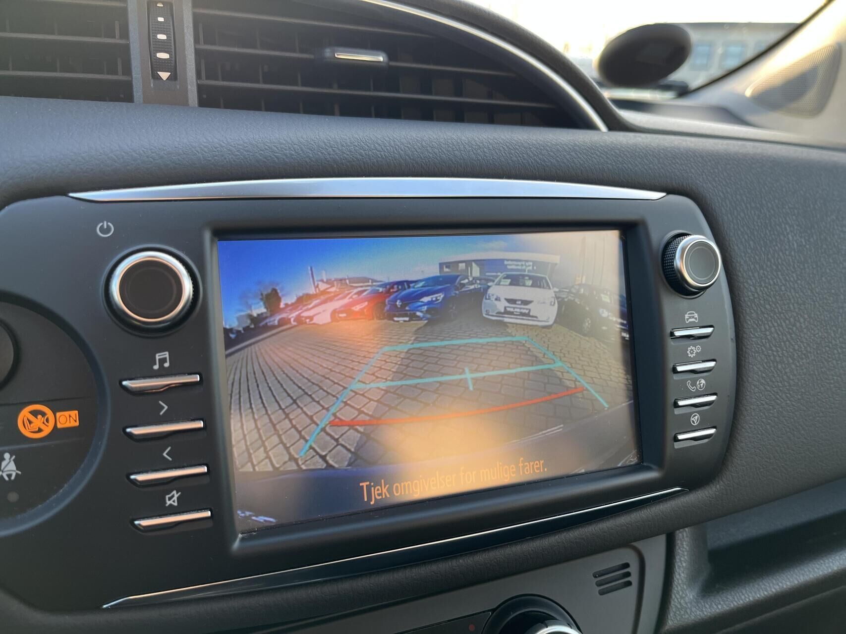 Grå Toyota Yaris fra 2018