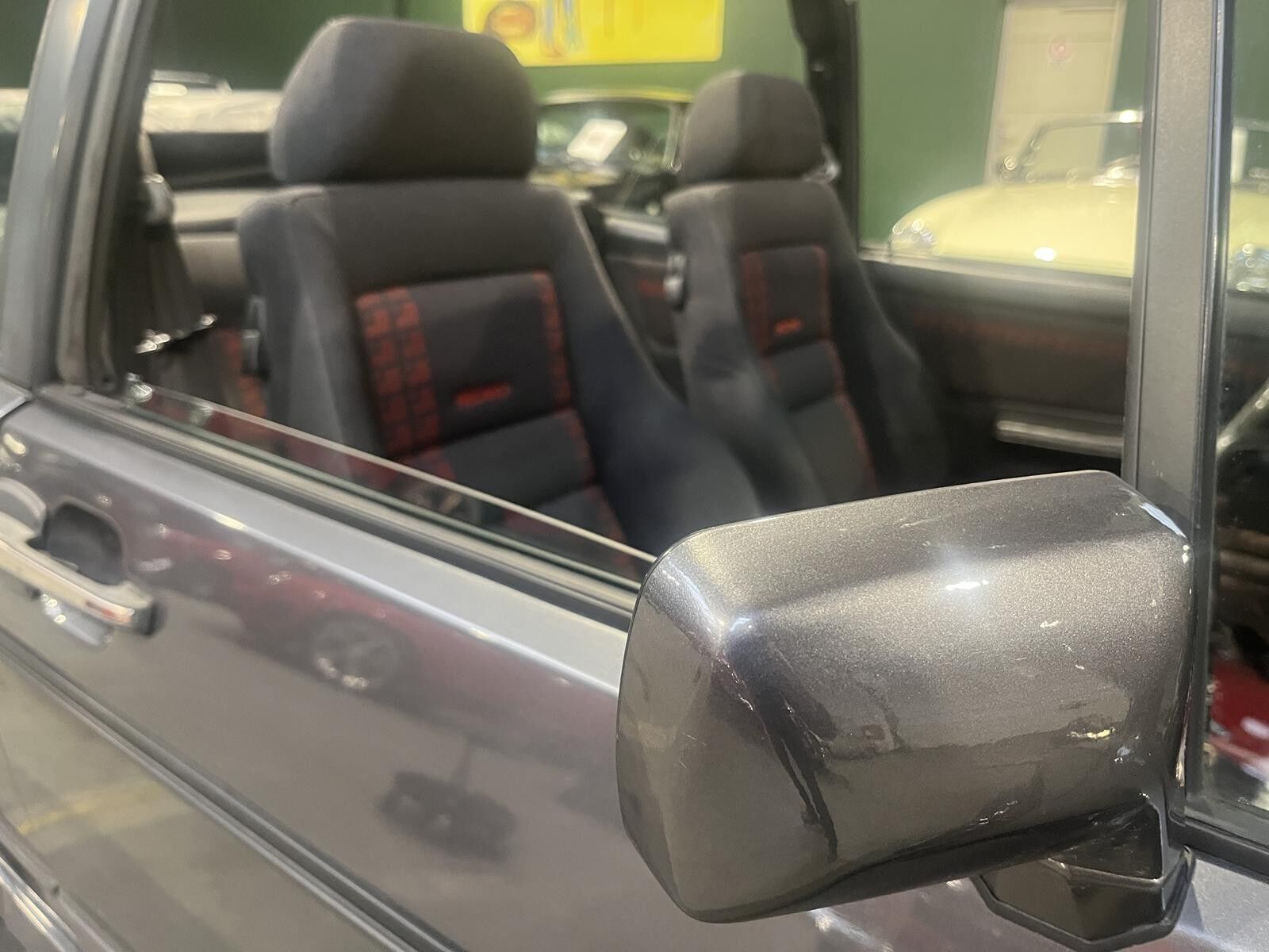 Grå VW Golf fra 1989