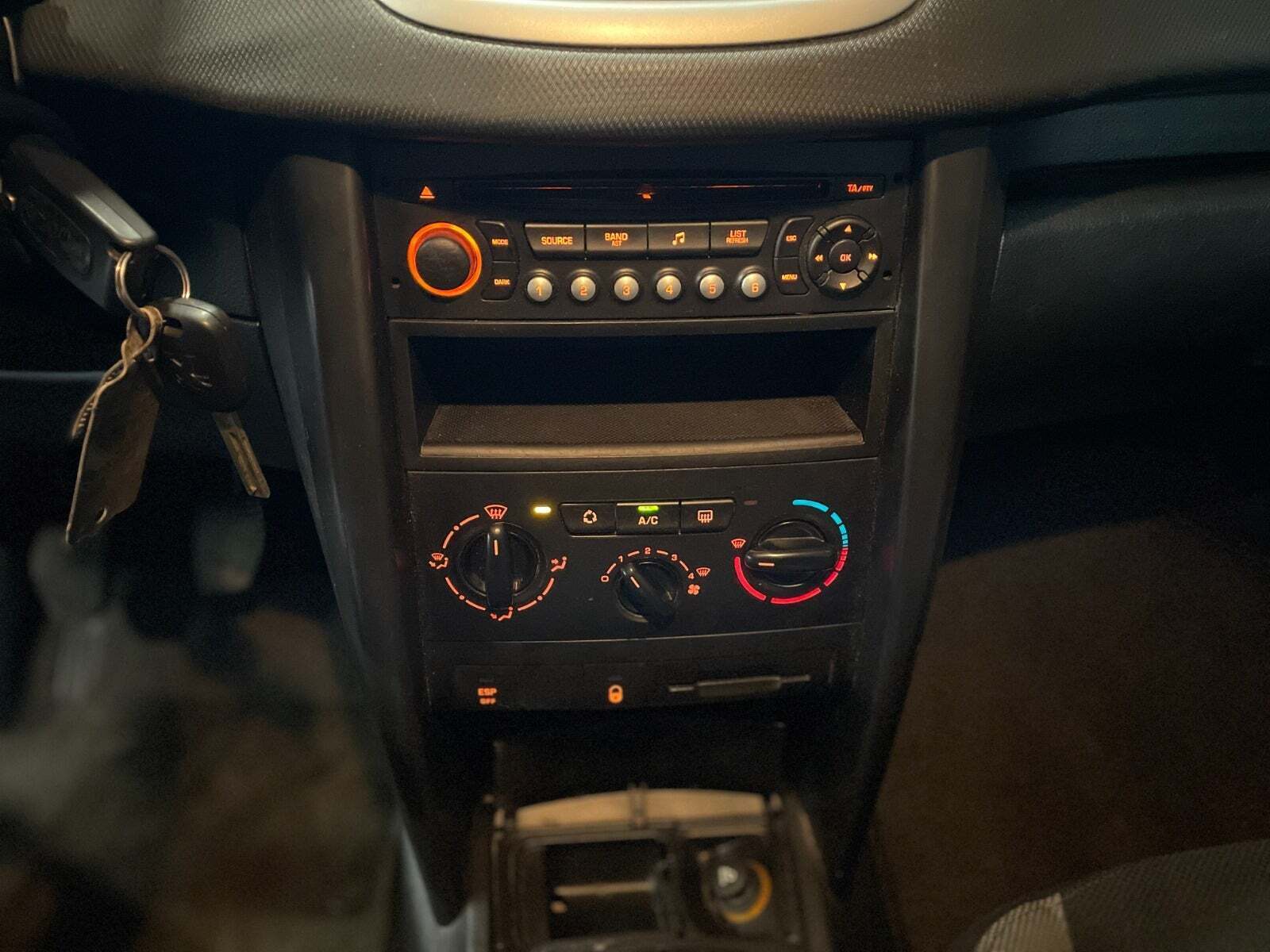 Grå Peugeot 207 fra 2007