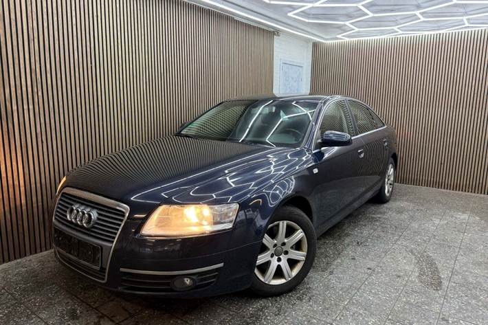 Blå Audi A6 fra 2006