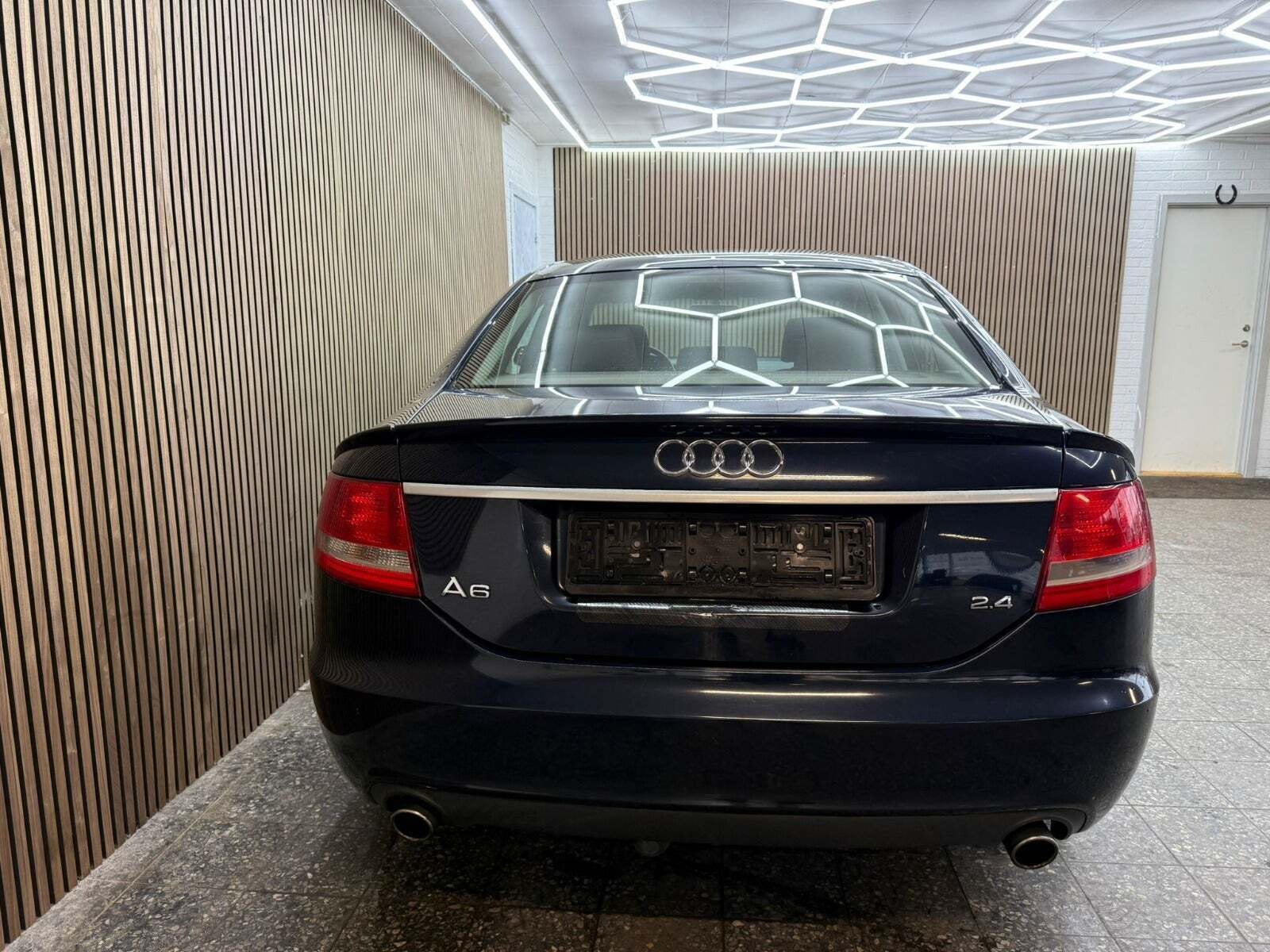 Blå Audi A6 fra 2006