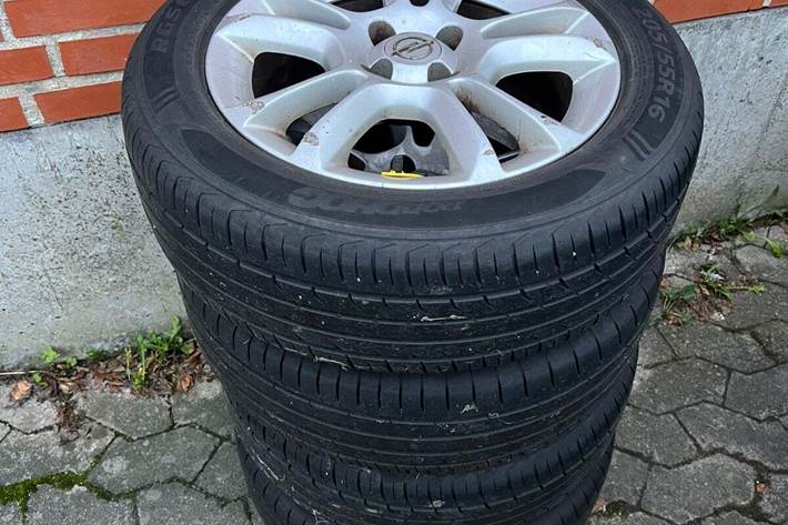 Sort Opel Corsa fra 2010