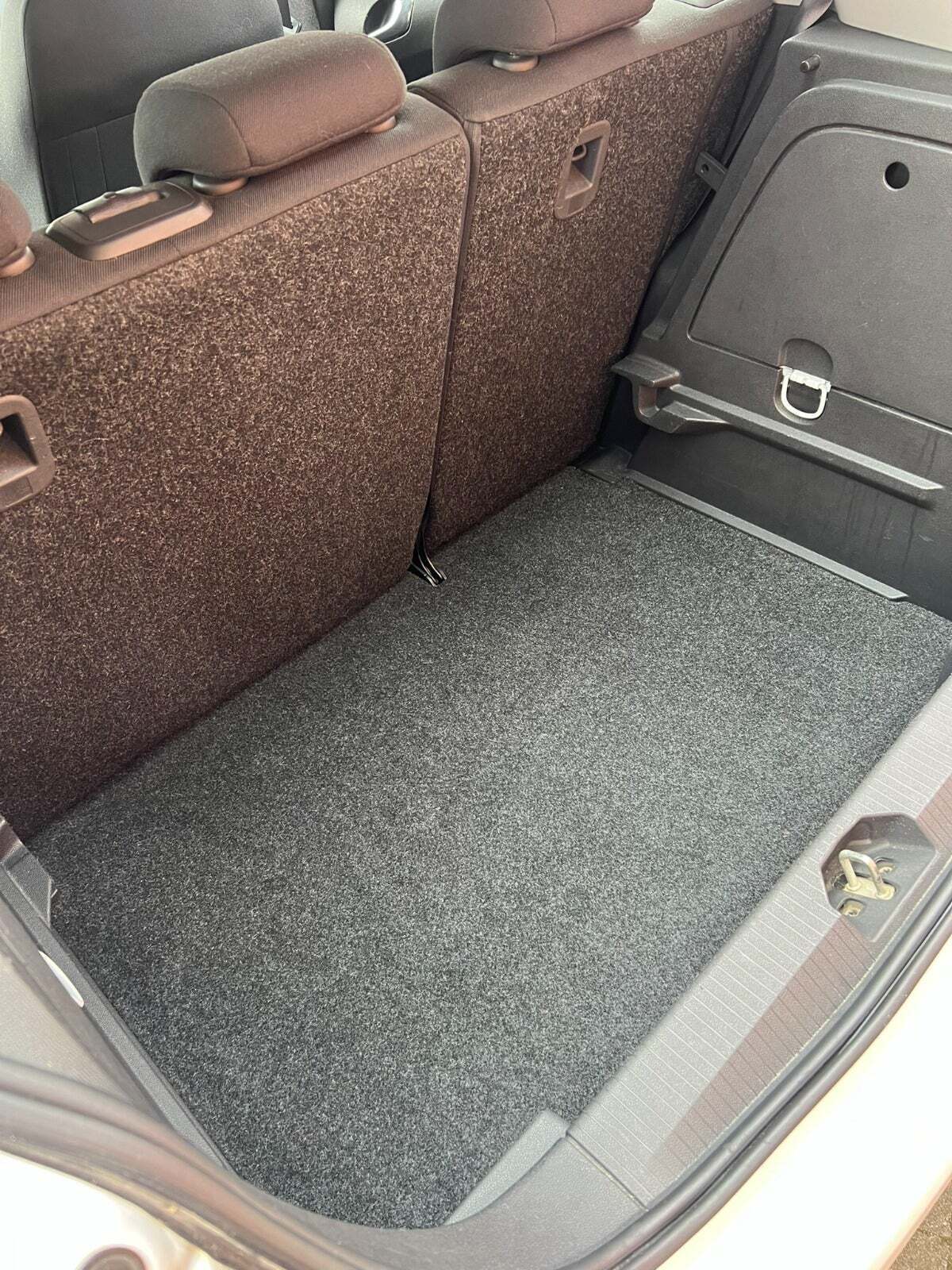 Hvid Opel Corsa fra 2014