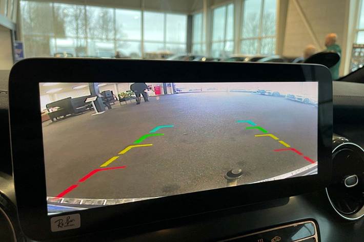 Blå Mercedes EQV300 fra 2020