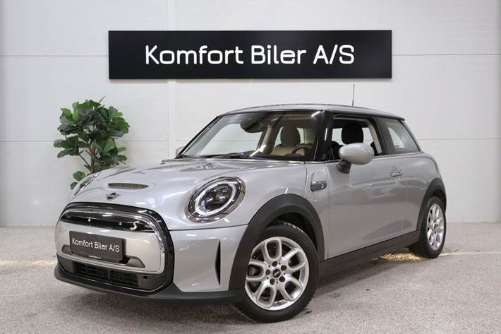 Sølv Mini Cooper SE fra 2023 set udefra
