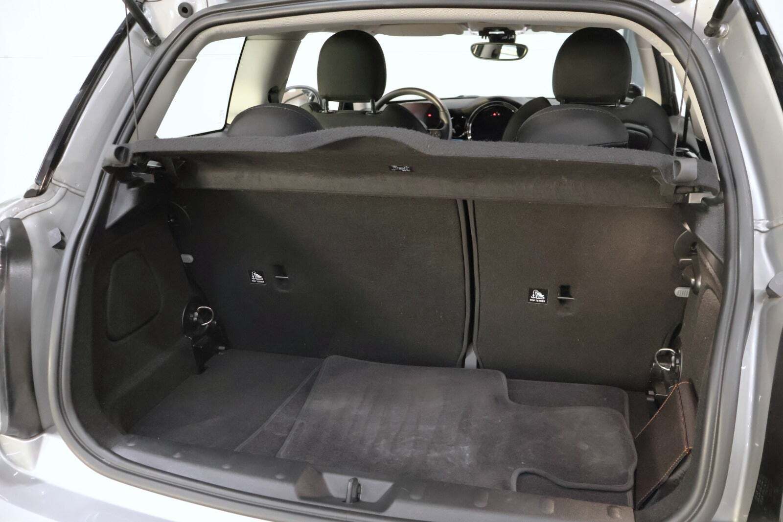 Sølv Mini Cooper SE fra 2023