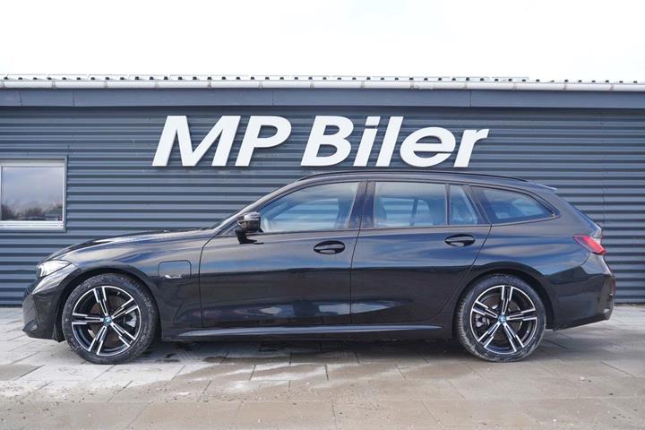 Sort BMW 320e fra 2023