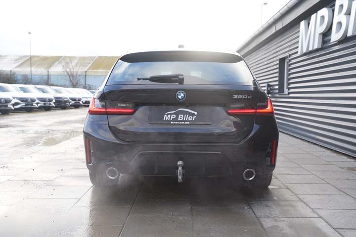 Sort BMW 320e fra 2023