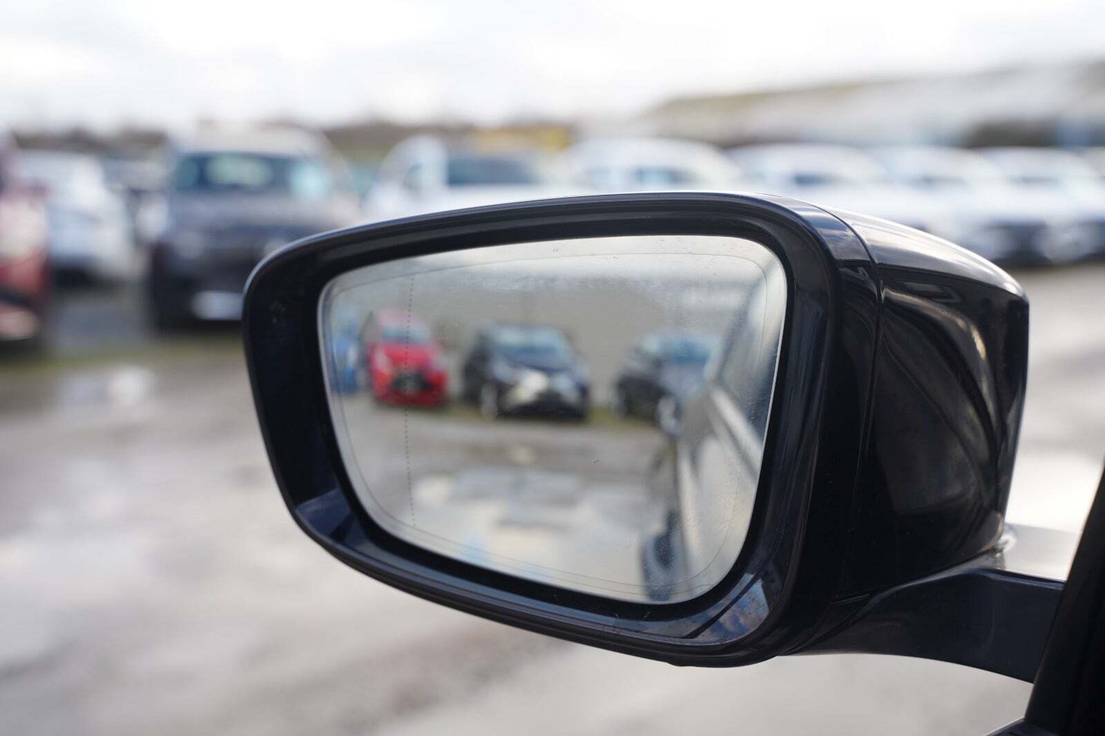 Sort BMW 320e fra 2023