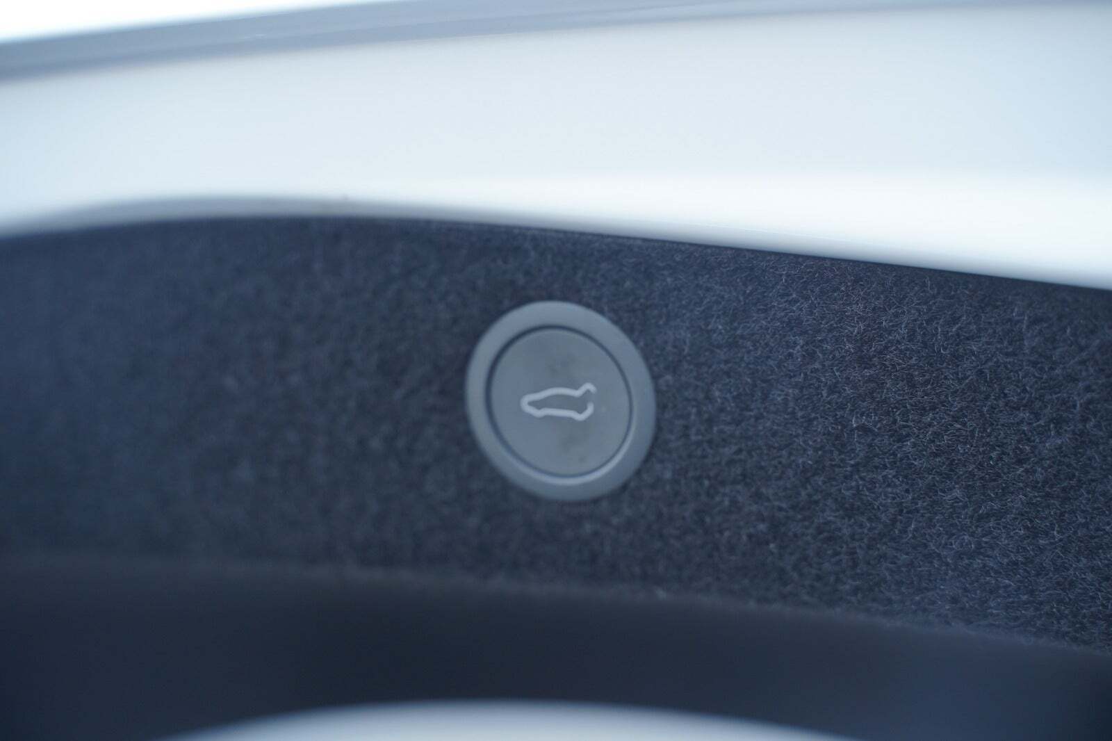 Hvid Tesla Model 3 fra 2024