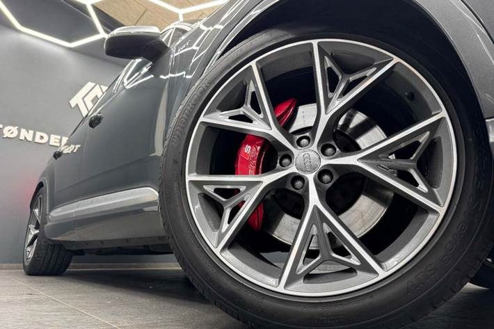 Grå Audi SQ7 fra 2016