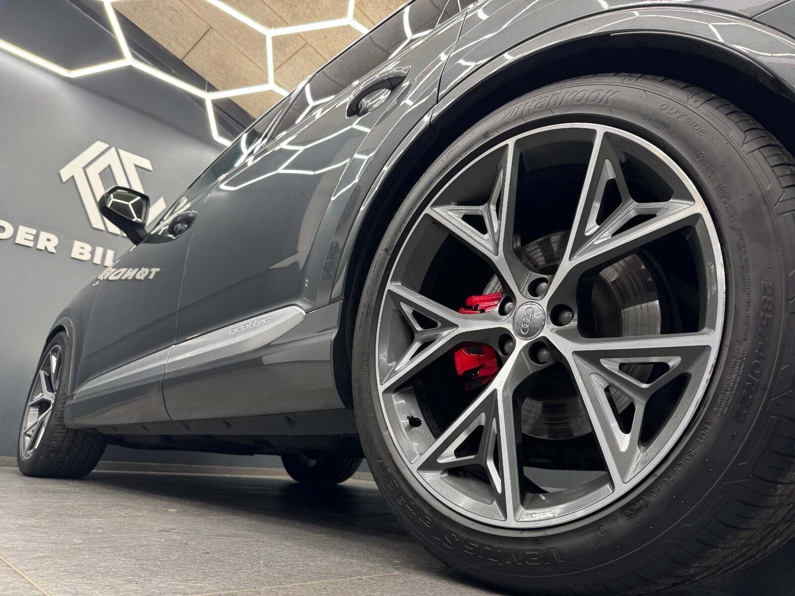 Grå Audi SQ7 fra 2016