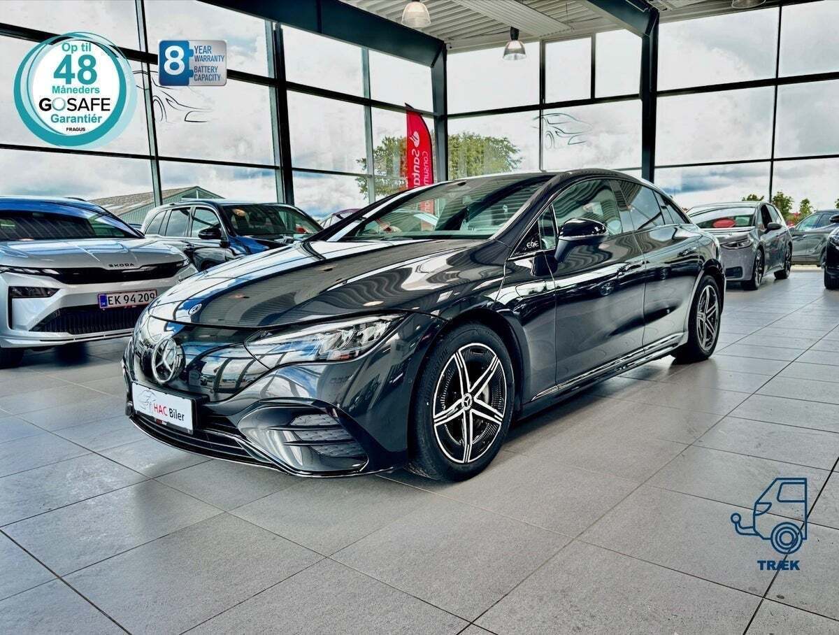 Grå Mercedes EQE300 fra 2023 set udefra