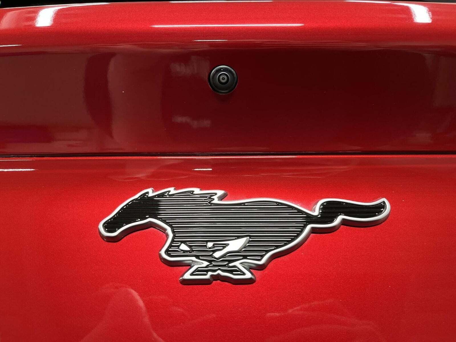 Rød Ford Mustang Mach-E fra 2023