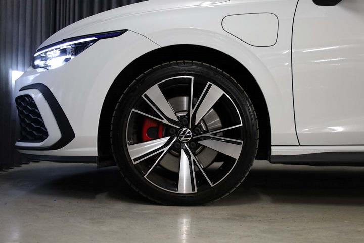 Hvid VW Golf VIII fra 2022