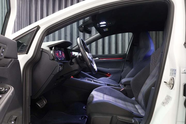 Hvid VW Golf VIII fra 2022
