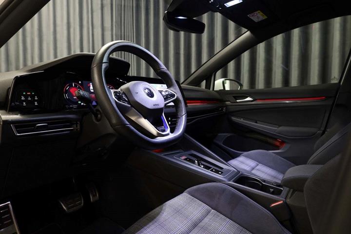 Hvid VW Golf VIII fra 2022