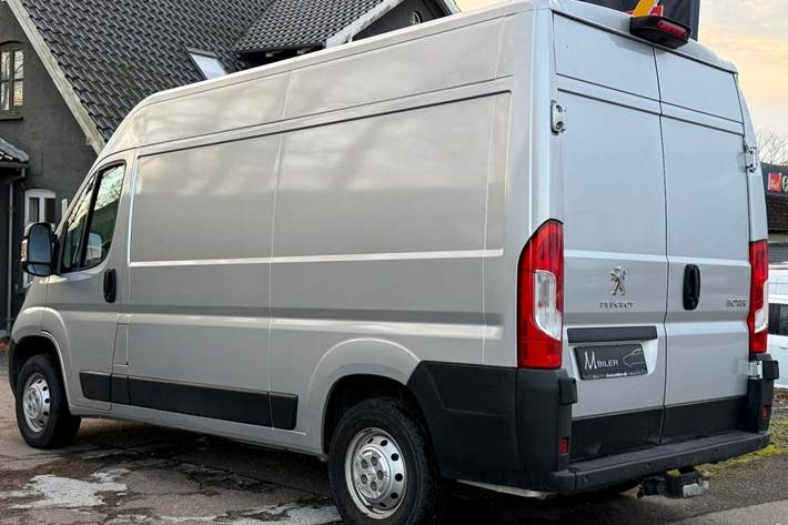 Sølv Peugeot Boxer 333 fra 2021