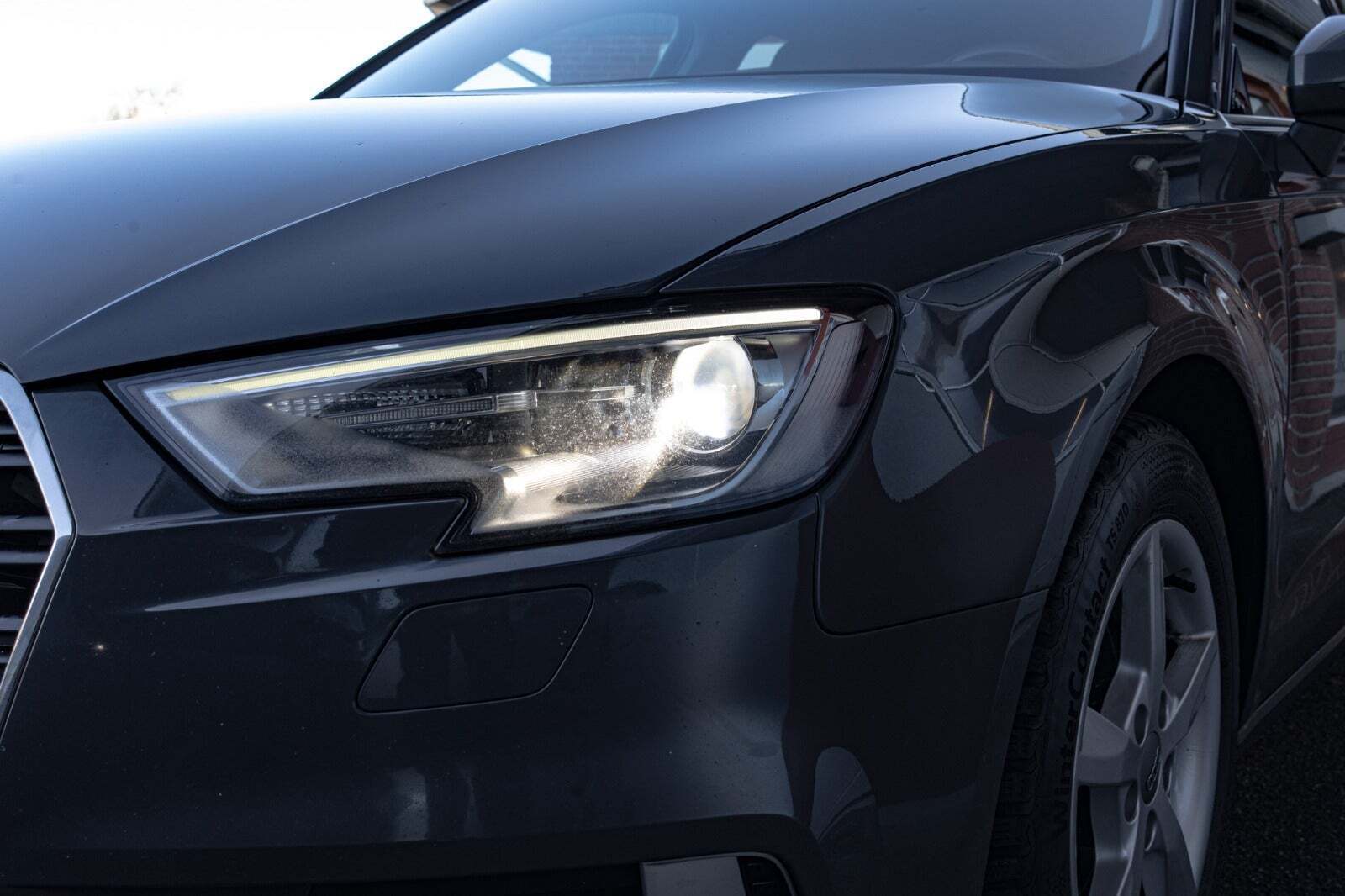 Grå Audi A3 fra 2017