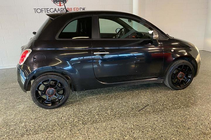 Sort Fiat 500 fra 2013