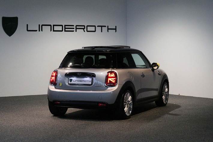 Sølv Mini Cooper SE fra 2023