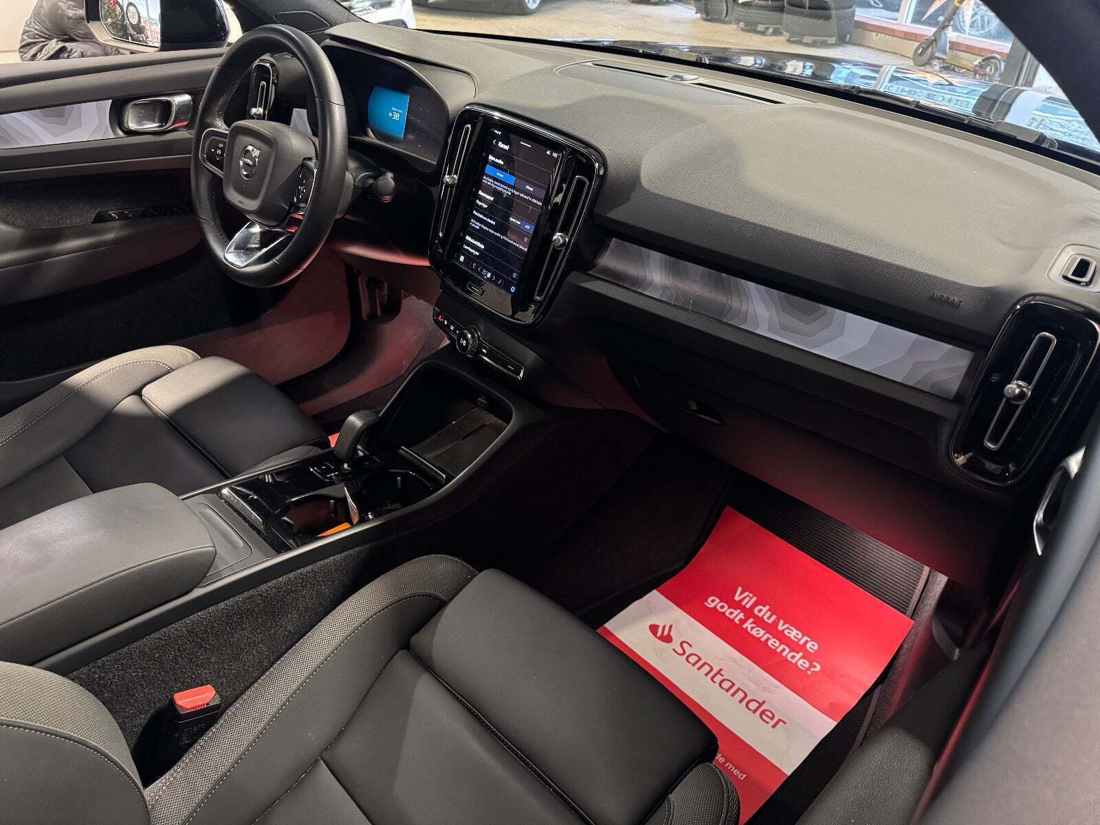 Sort Volvo C40 fra 2023