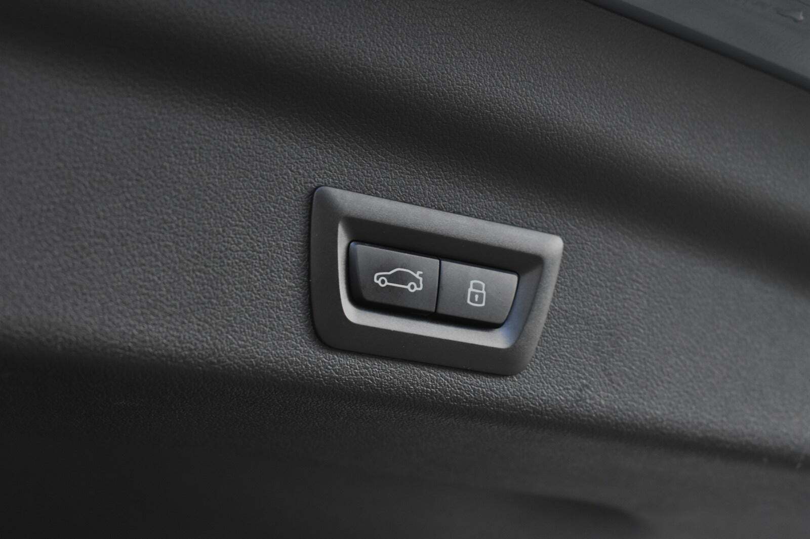 Grå BMW iX1 fra 2023