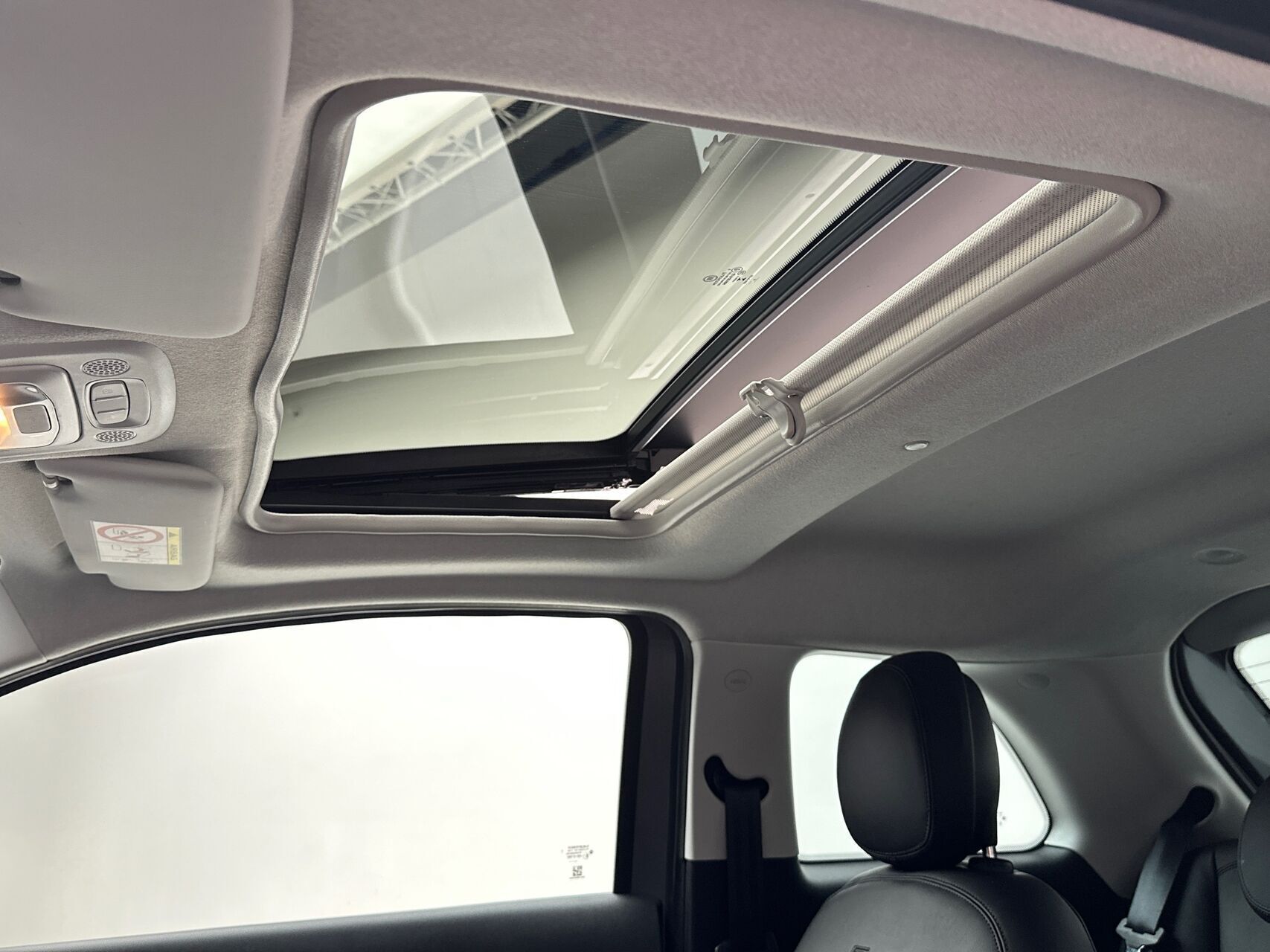 Grå Fiat 500e fra 2022