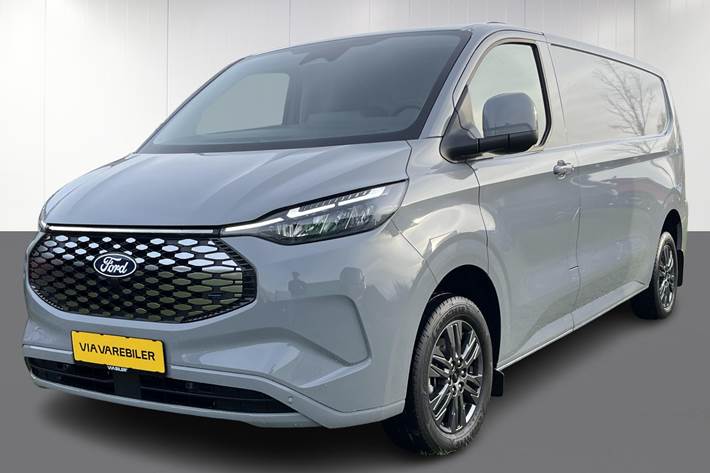 Grå Ford E-Transit Custom fra 2025 set udefra