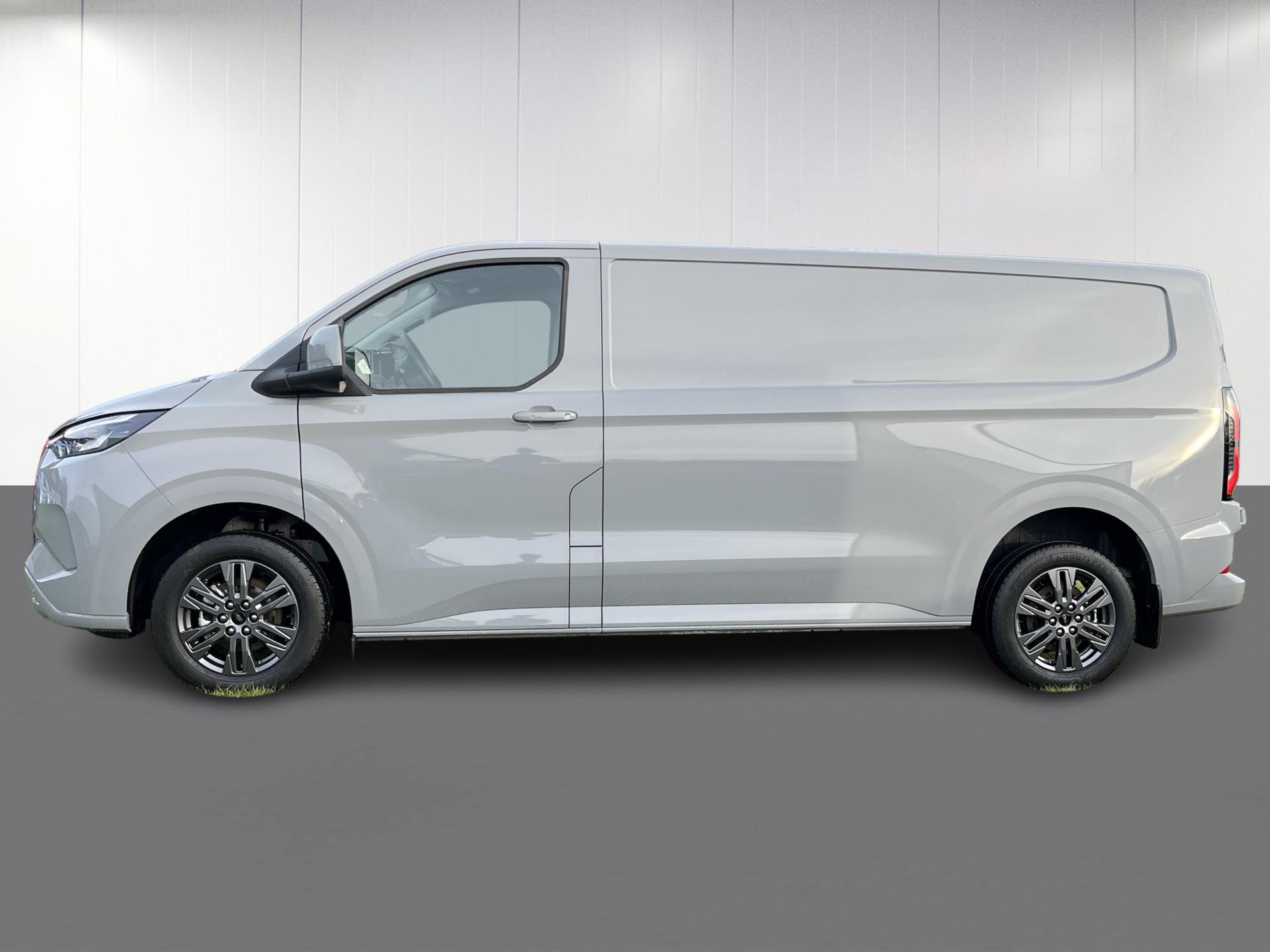 Ford E-Transit Custom 340 L2H1 EL Limited 218HK Van Aut.